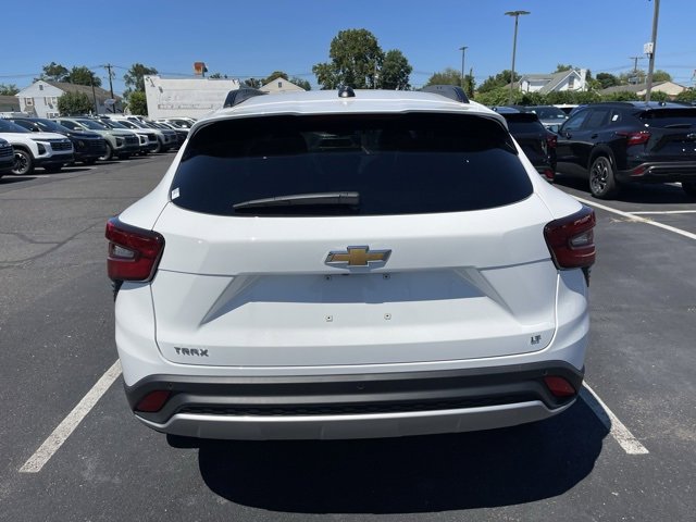 2025 Chevrolet Trax LT photo 5