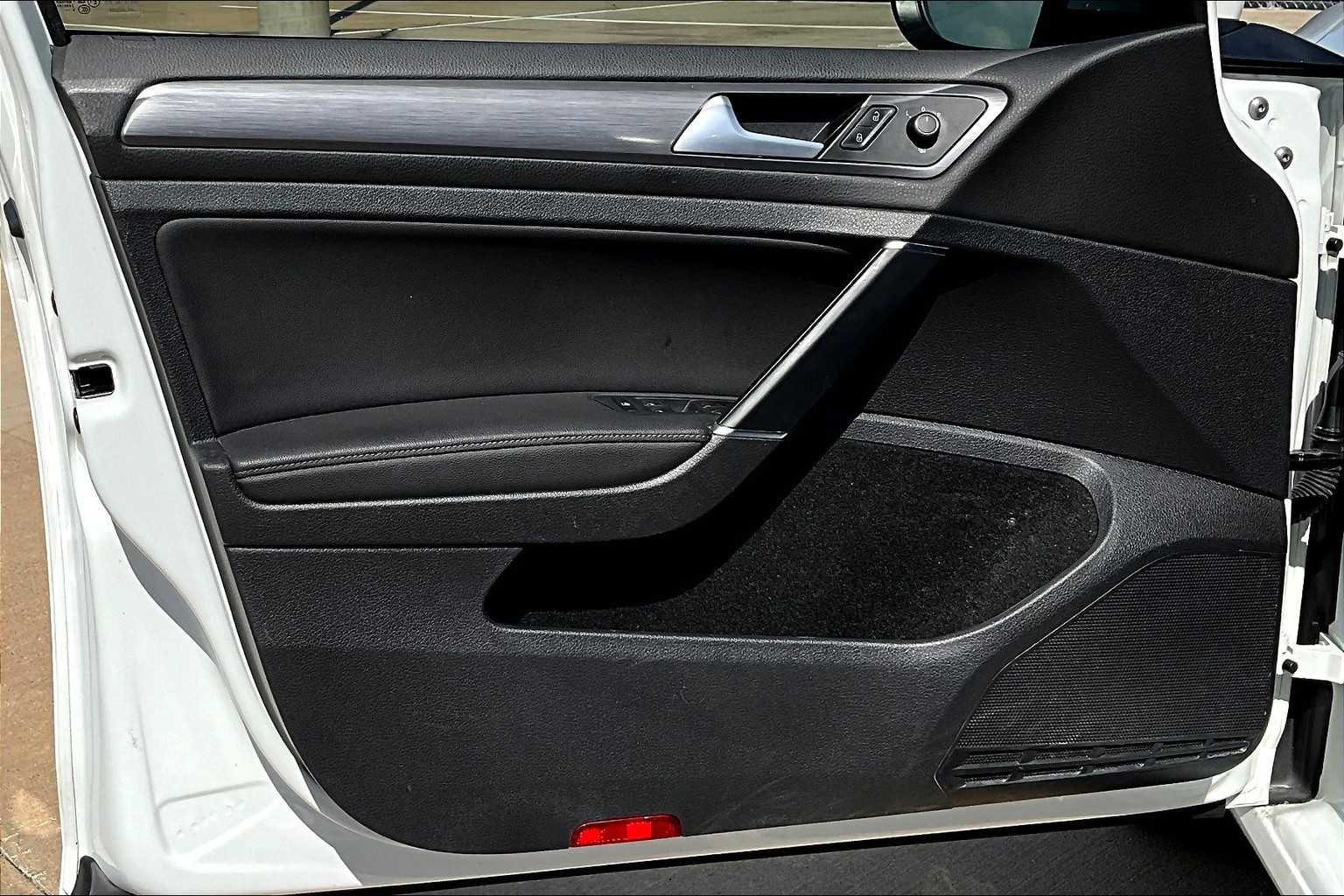 2021 Volkswagen Golf TSI photo 20