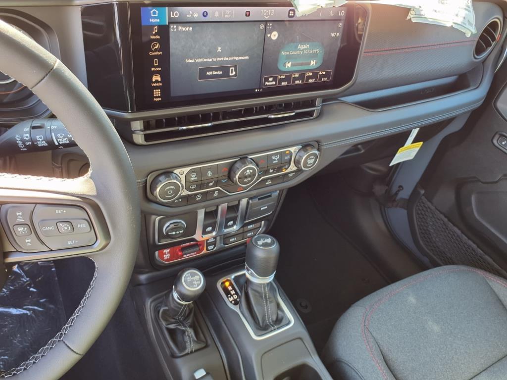 2025 Jeep Wrangler Rubicon photo 14