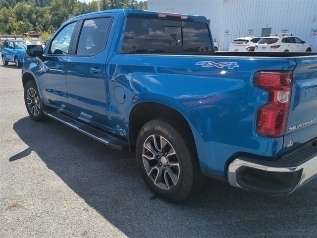 2022 Chevrolet Silverado 1500 LT photo 2