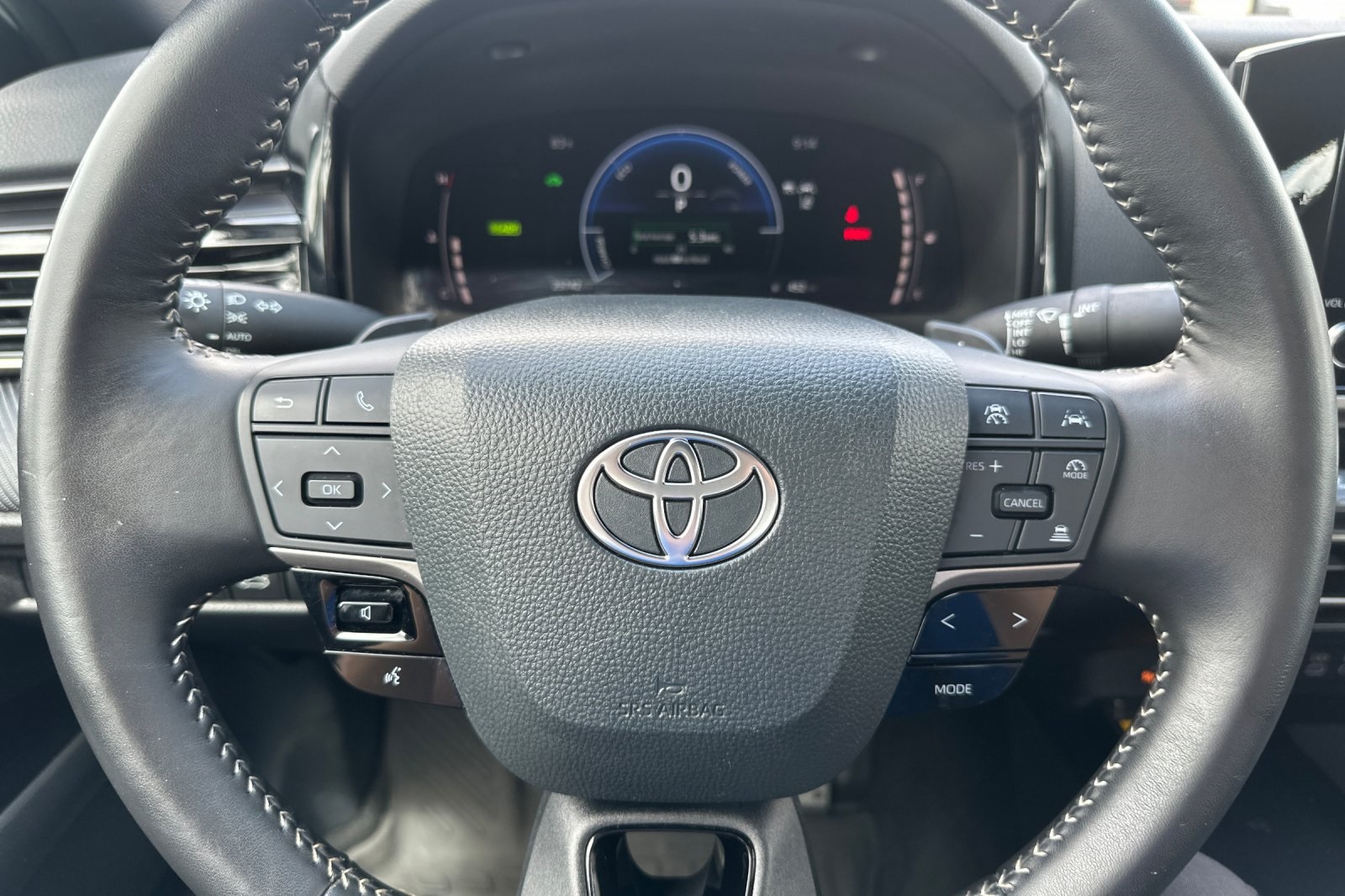 2025 Toyota Camry SE photo 26