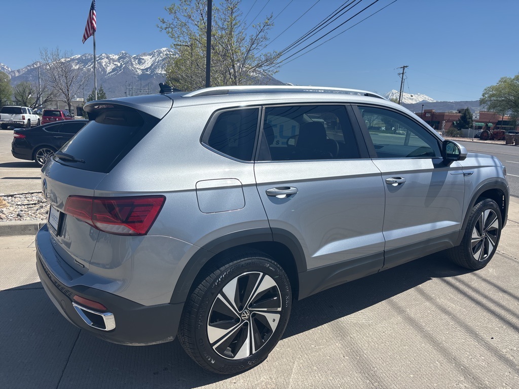 2024 Volkswagen Taos SE photo 4