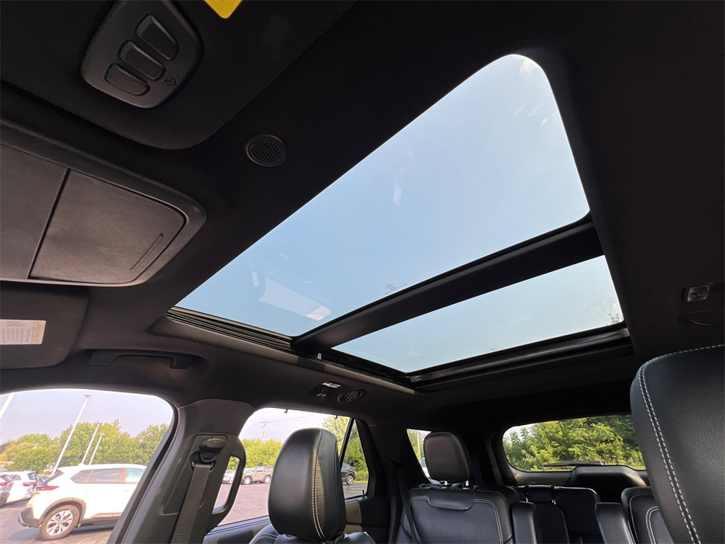 2022 Ford Explorer ST photo 27