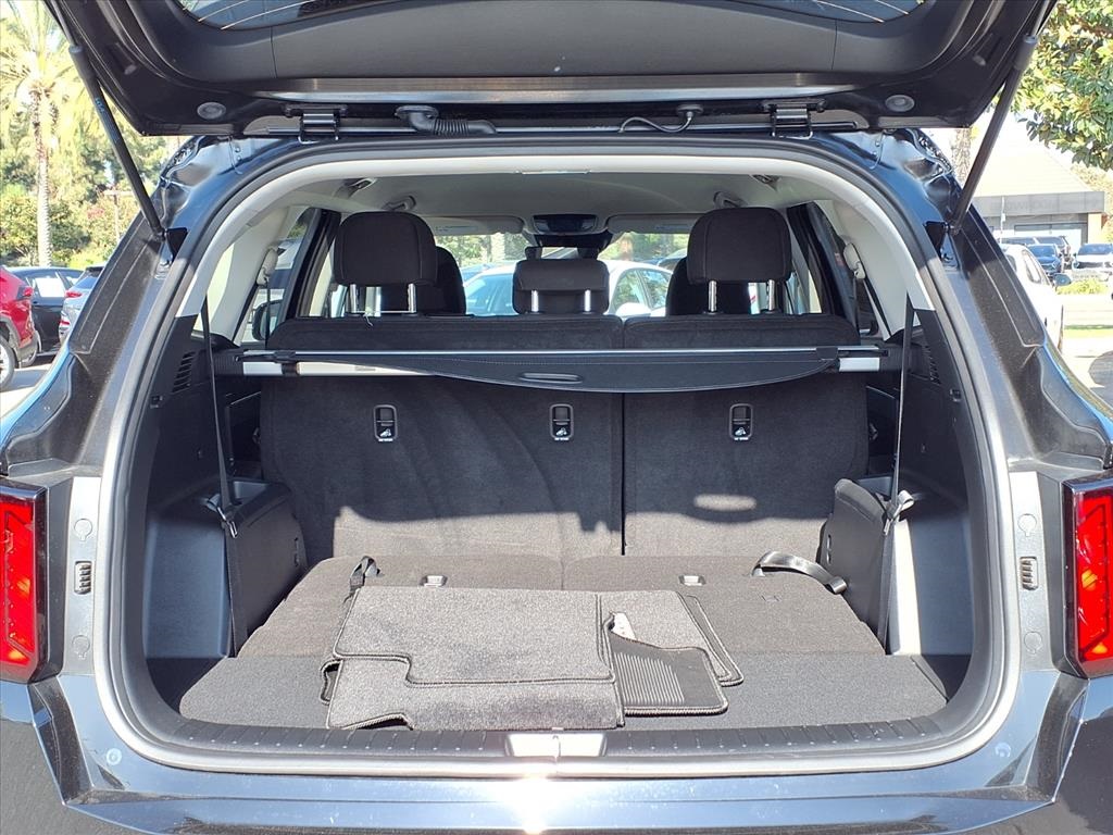 2025 Kia Sorento LX photo 24