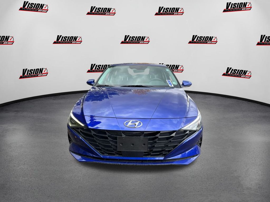 2023 Hyundai Elantra SEL photo 2