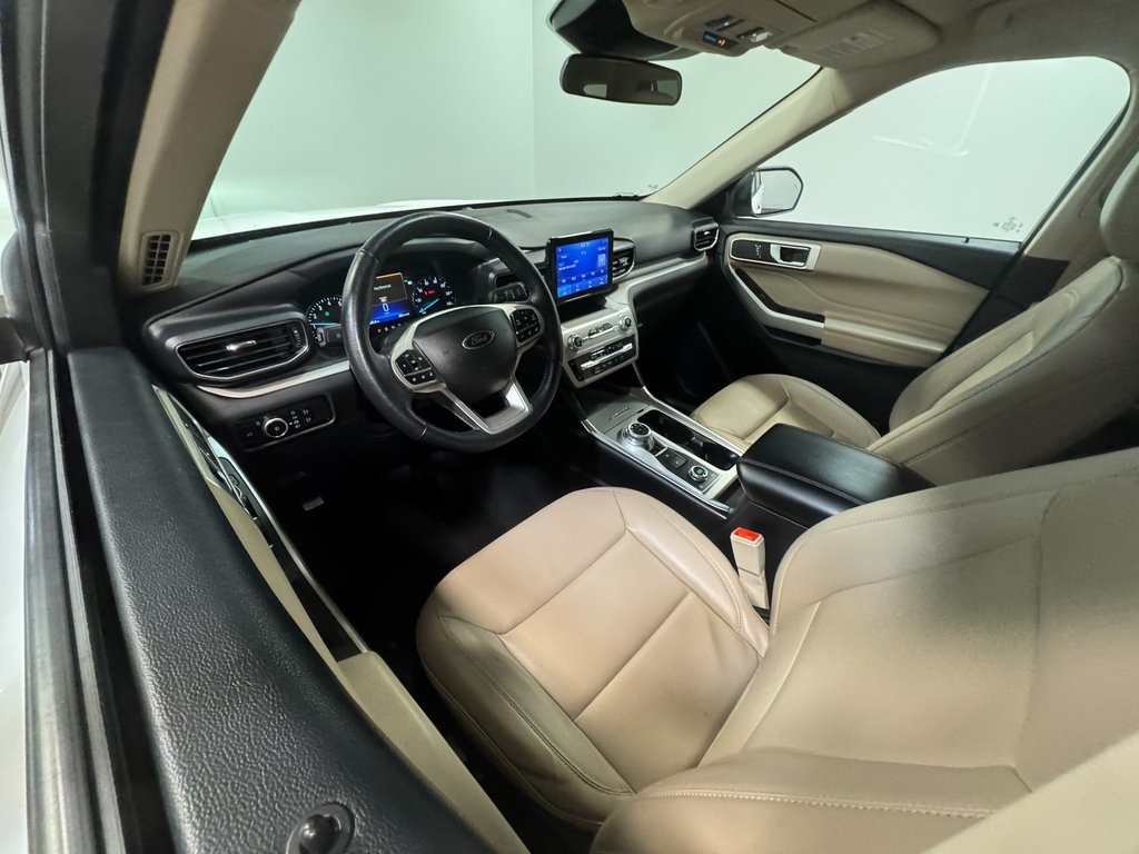 2023 Ford Explorer XLT photo 2