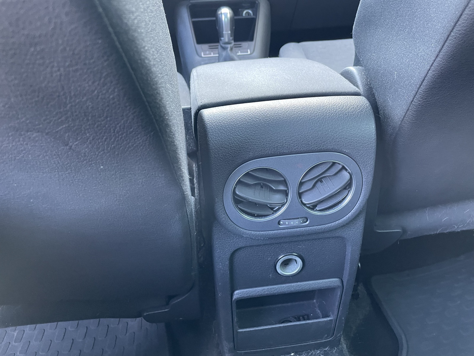 2012 Volkswagen Tiguan S photo 21