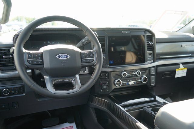 2025 FORD F-250 - Image 32