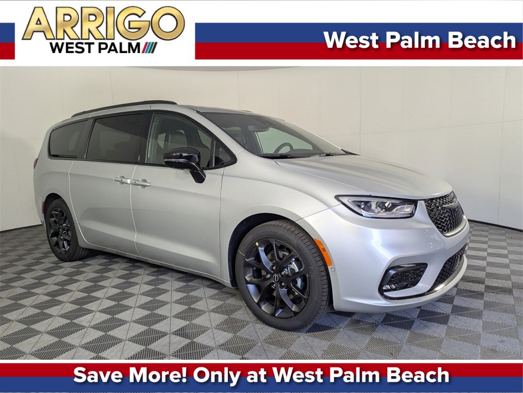 2026 Chrysler Pacifica Limited's photo