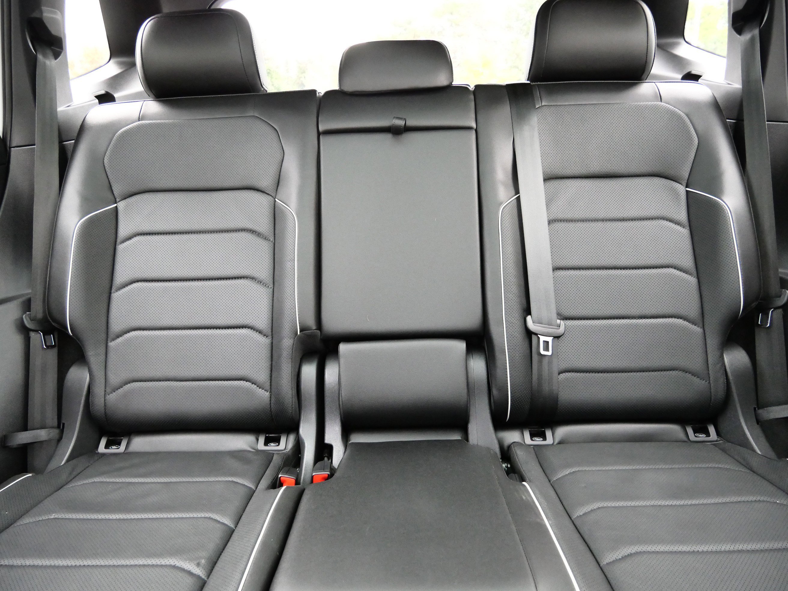 2023 Volkswagen Tiguan SEL R-Line Black photo 10