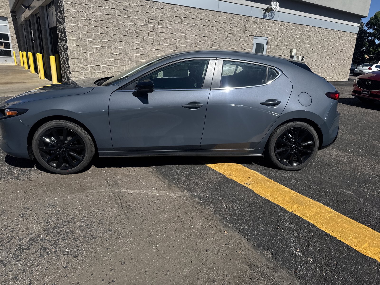 2026 Mazda Mazda3 Hatchback 2.5 s Carbon photo 2