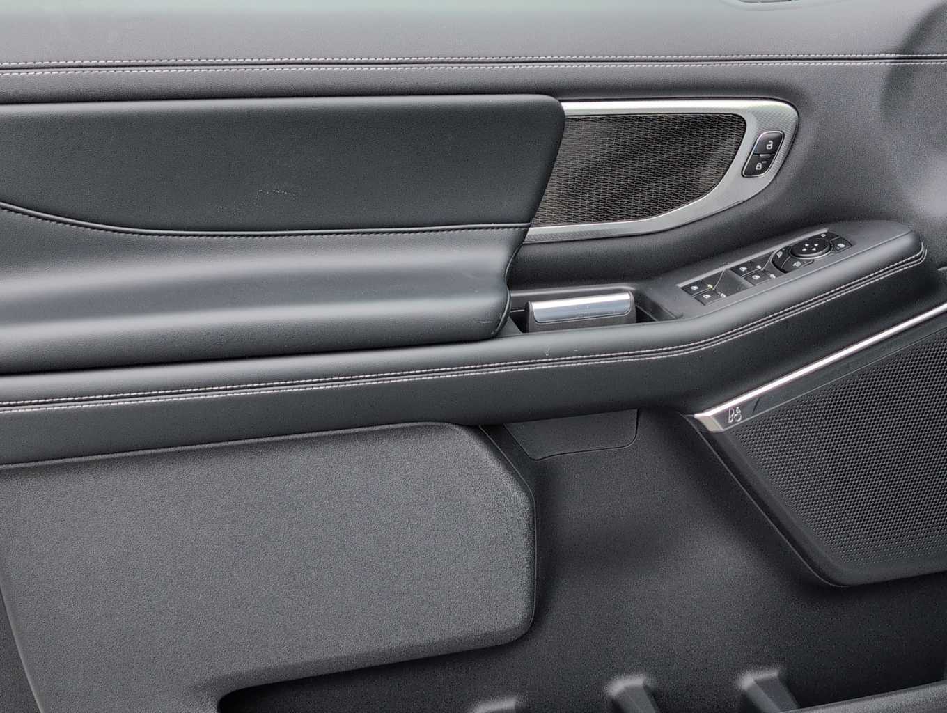 2025 Ford Expedition Platinum photo 4