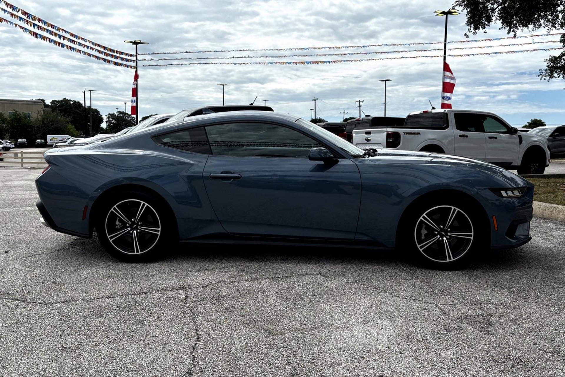 2024 Ford Mustang EcoBoost photo 4