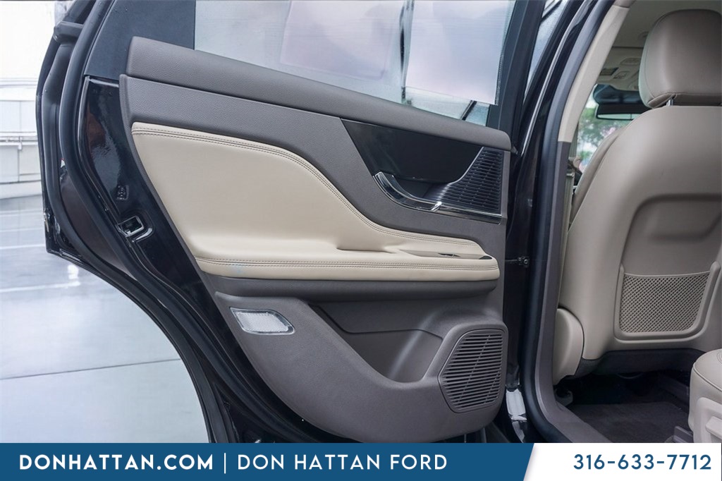 2022 Lincoln Corsair Standard photo 16