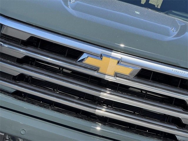 2026 Chevrolet Silverado 1500 High Country photo 3