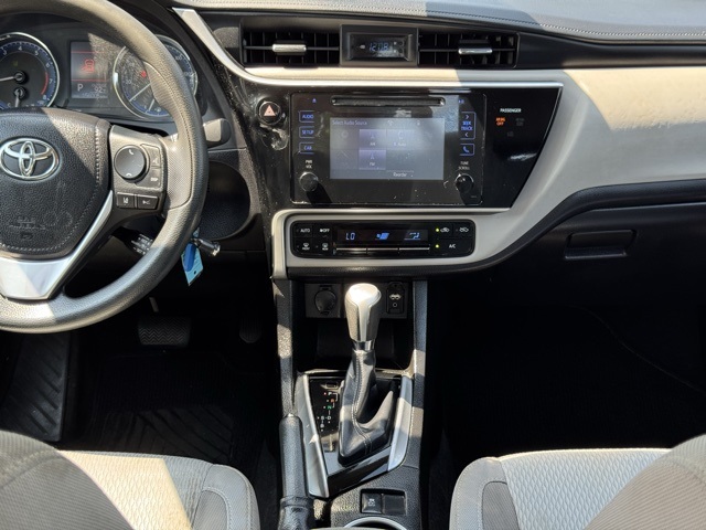 2017 Toyota Corolla L photo 21