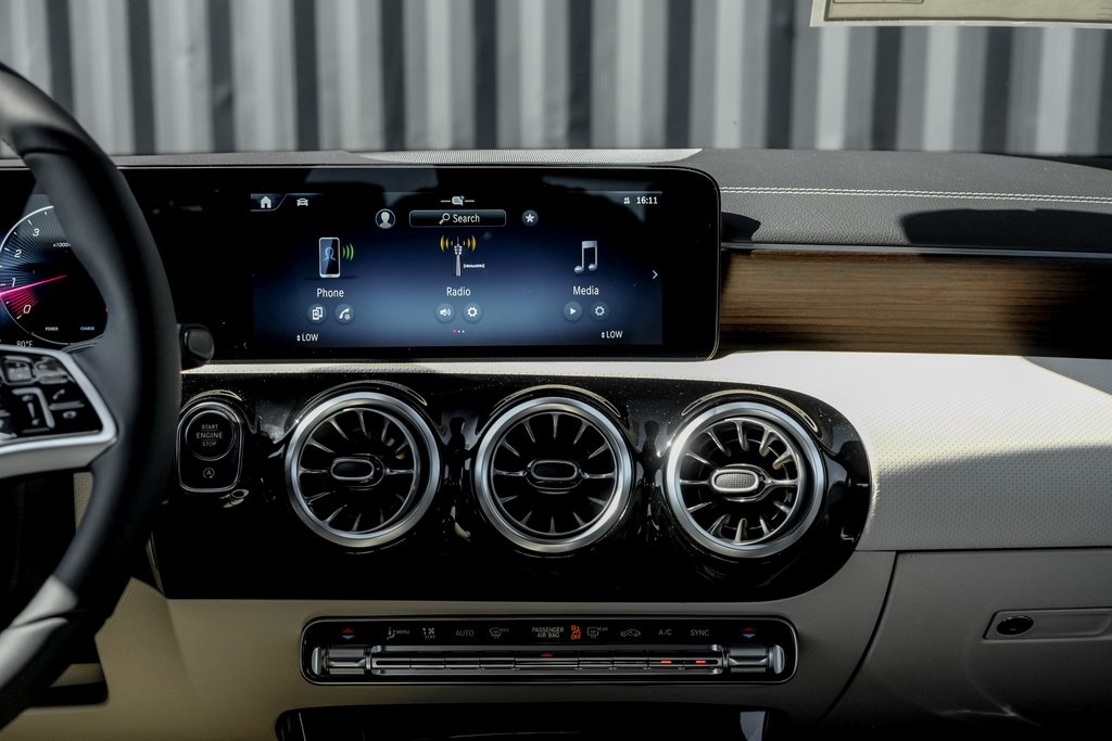 2026 Mercedes Benz CLA 250 4MATIC photo 16