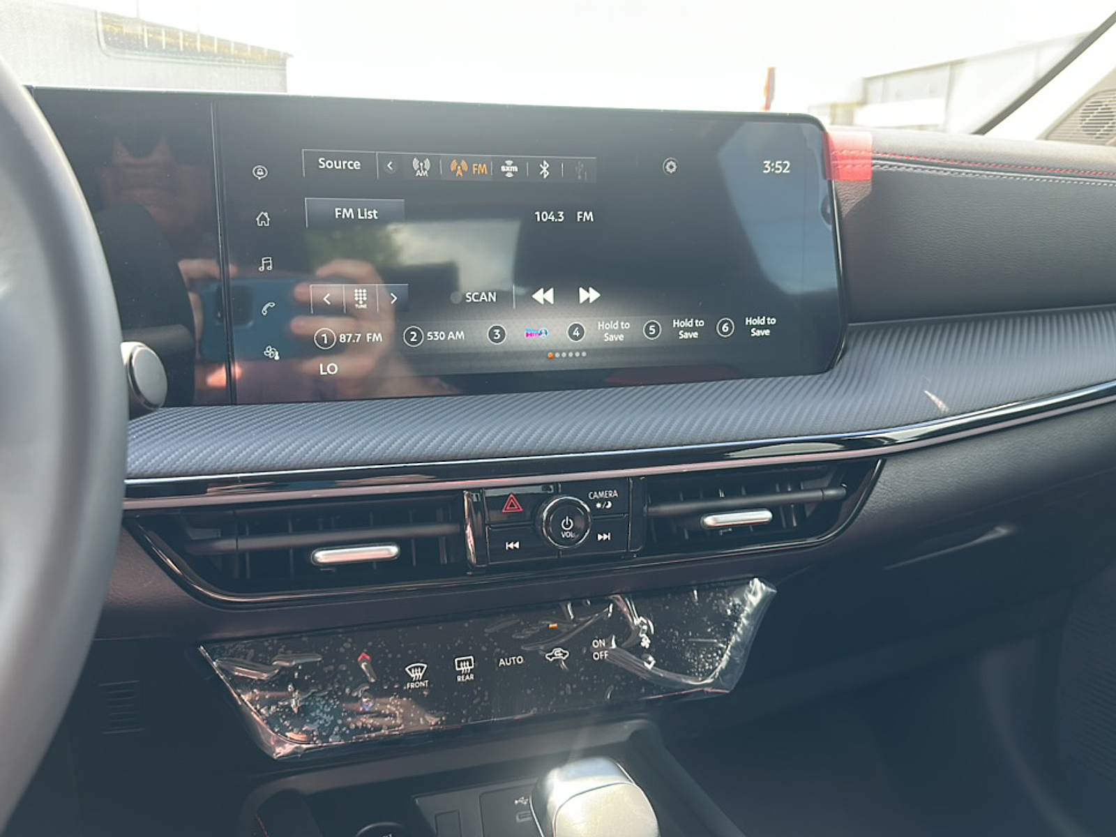 2025 Nissan Kicks SR photo 5