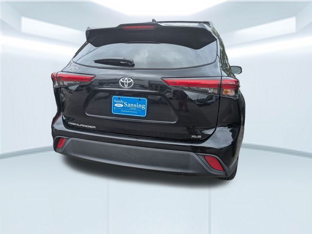 2023 Toyota Highlander L photo 4