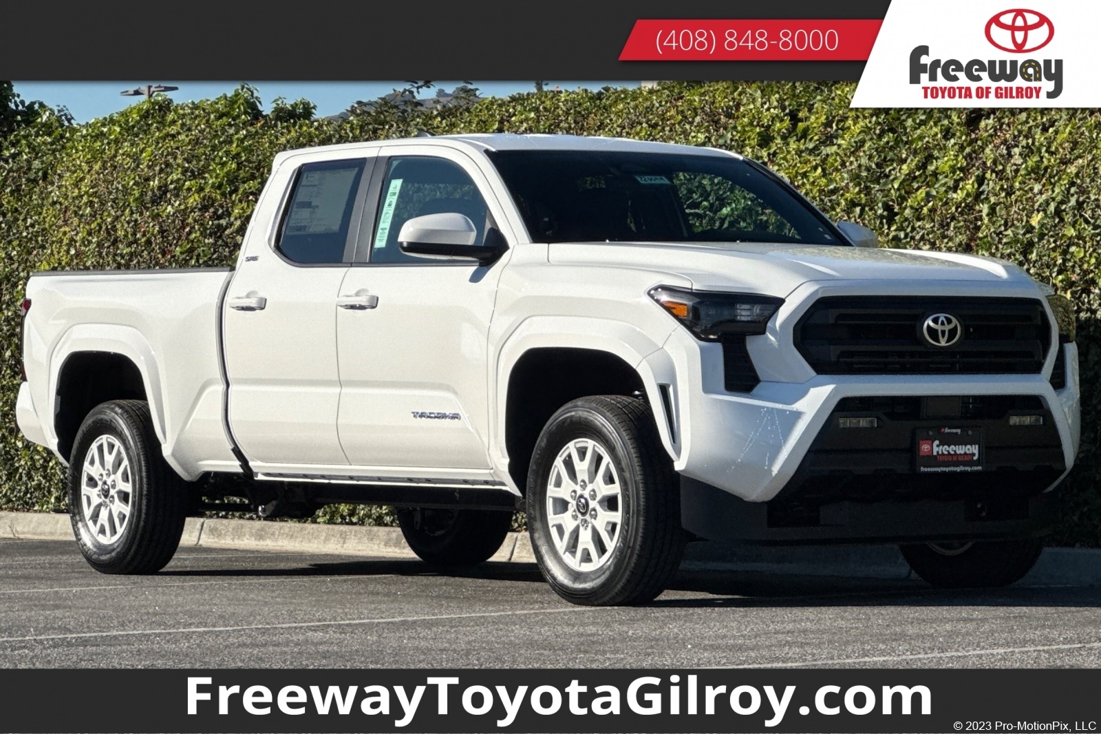 2025 Toyota Tacoma SR5's photo