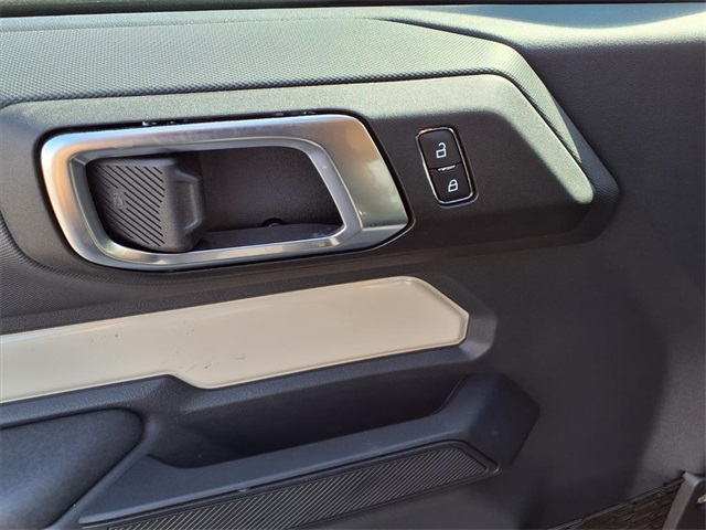 2025 Ford Bronco Base photo 8