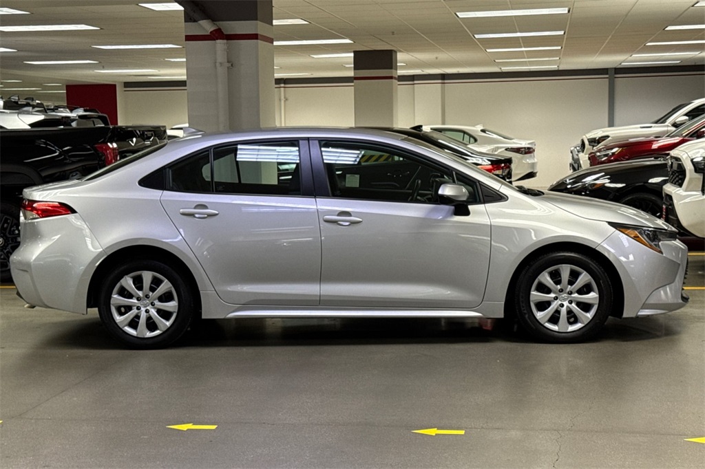 2024 Toyota Corolla LE photo 3