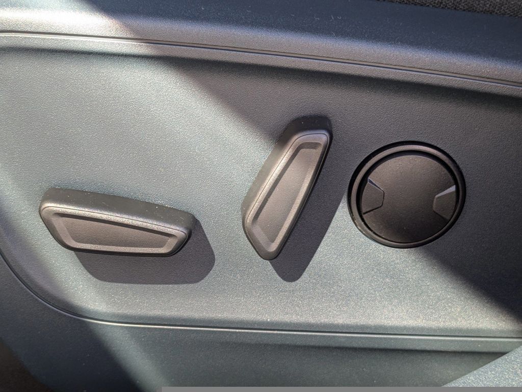 2025 Ford Maverick XLT photo 12