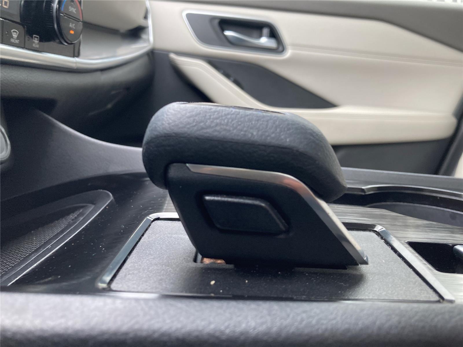 2021 Nissan Rogue SV photo 17