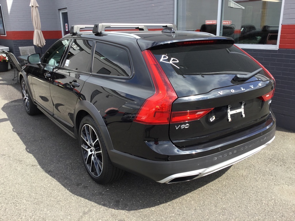 2020 Volvo V90 Cross Country T6 AWD photo 3