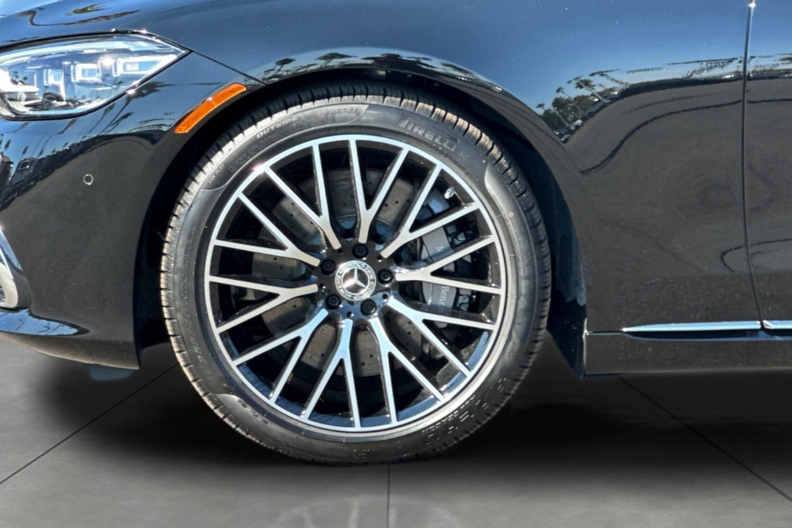 2025 Mercedes Benz S 580 4MATIC photo 3