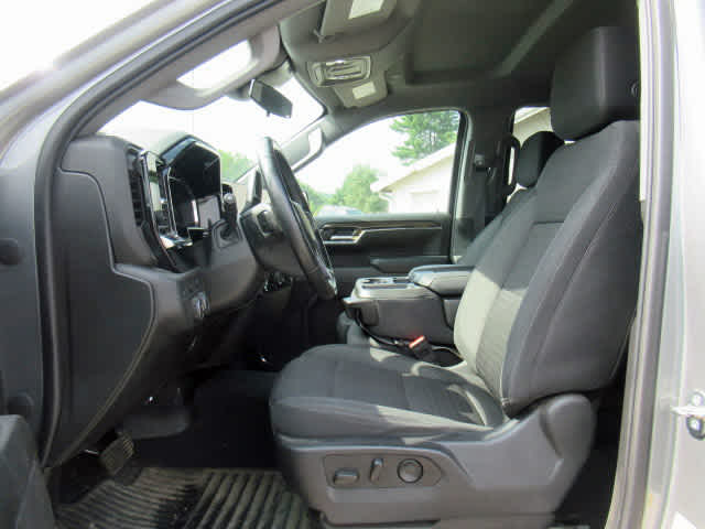 2023 Chevrolet Silverado 1500 LT photo 3