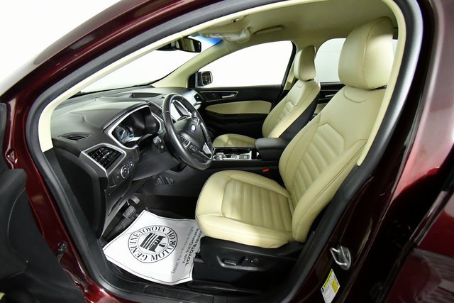 2020 Ford Edge SEL photo 4