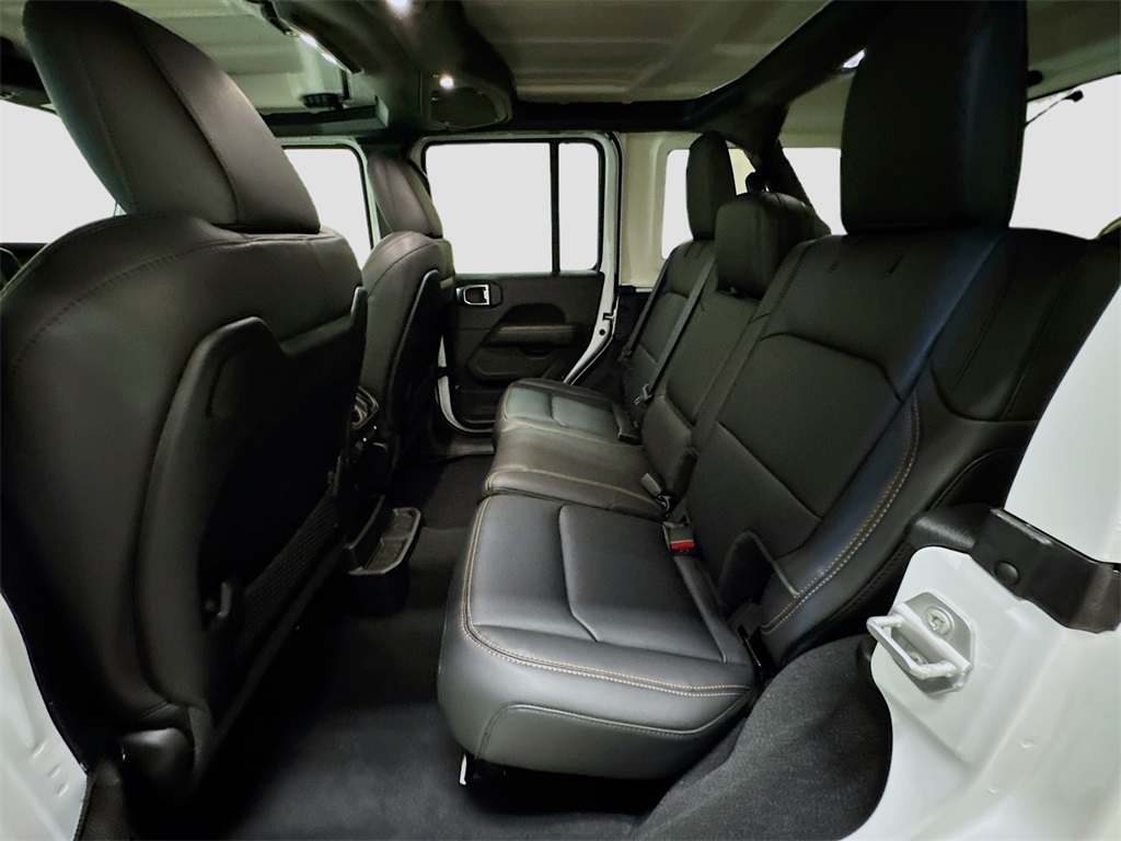 2025 Jeep Wrangler Sahara photo 12