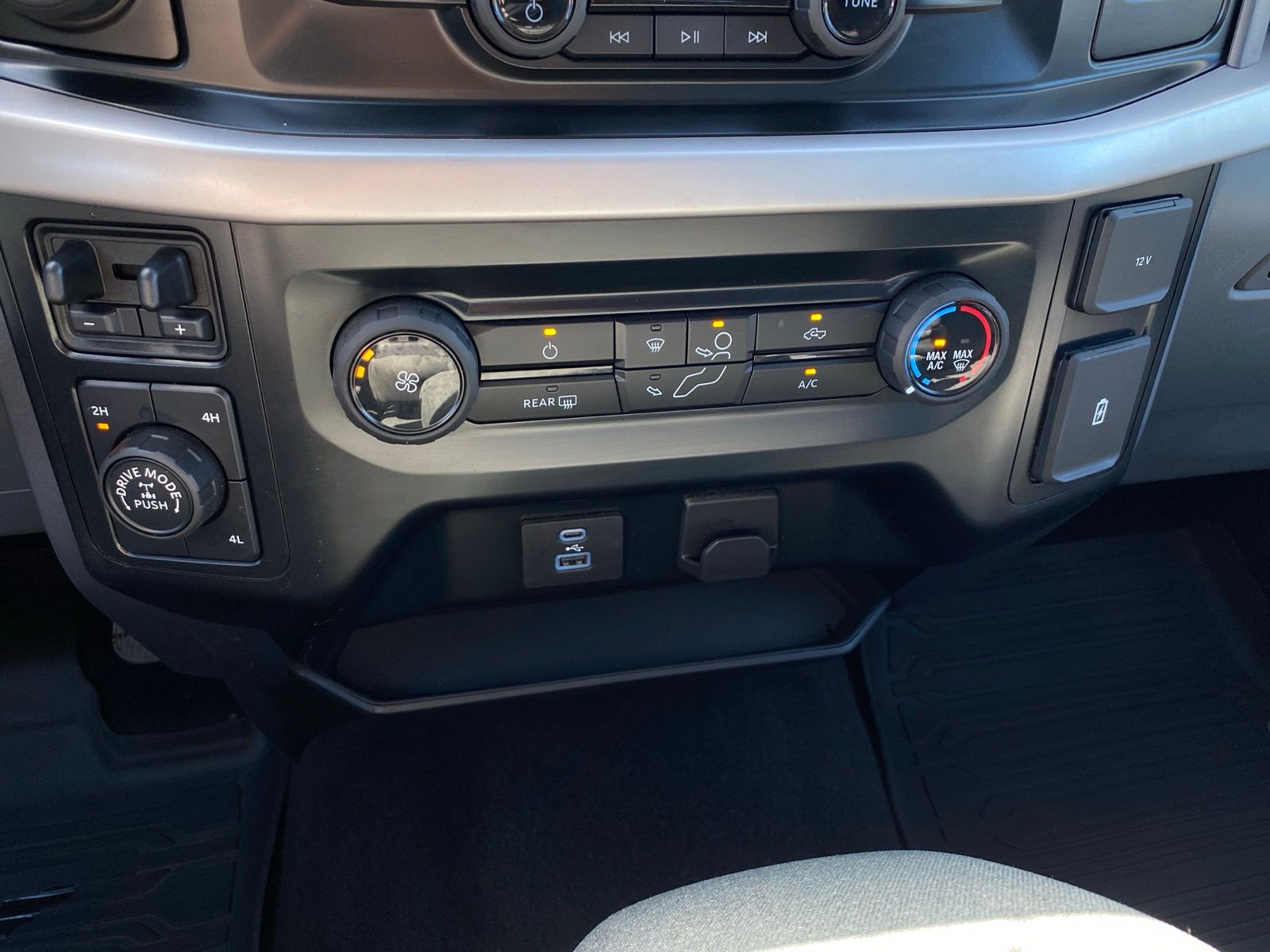 2023 Ford F-150 XLT photo 13