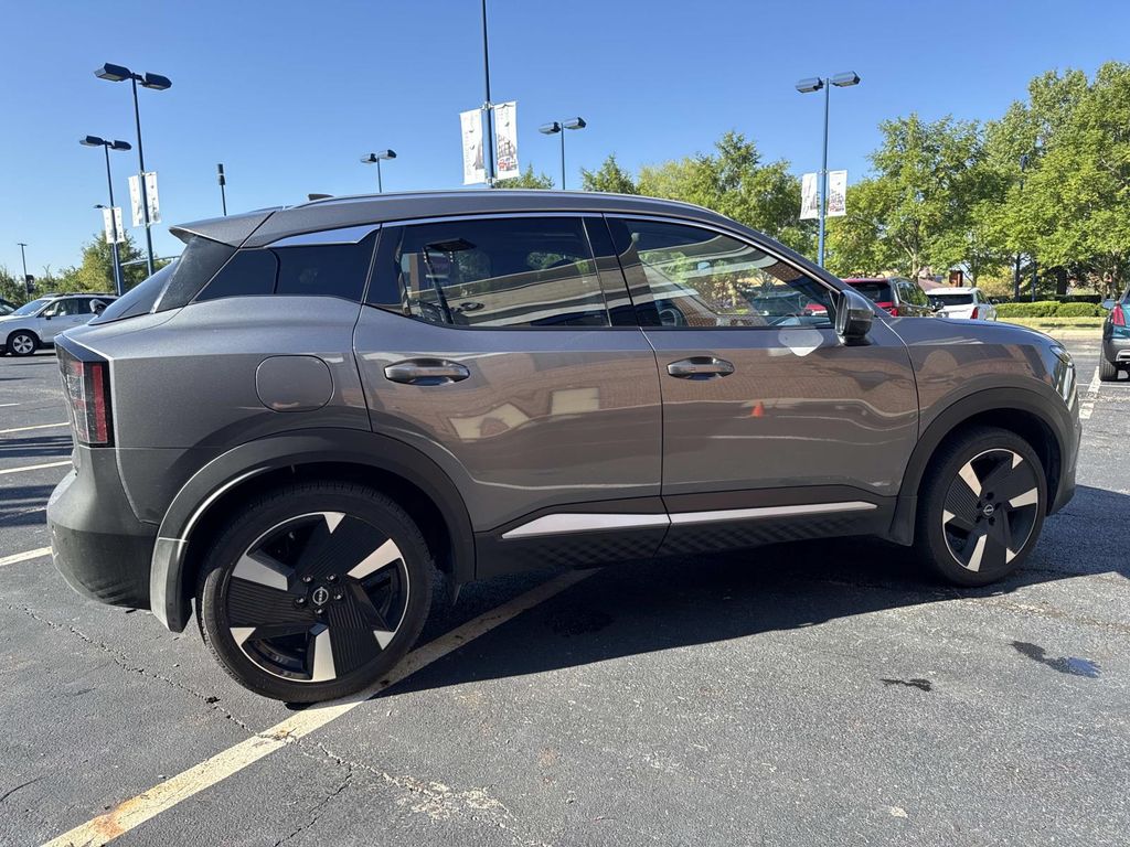 2025 Nissan Kicks SR photo 4