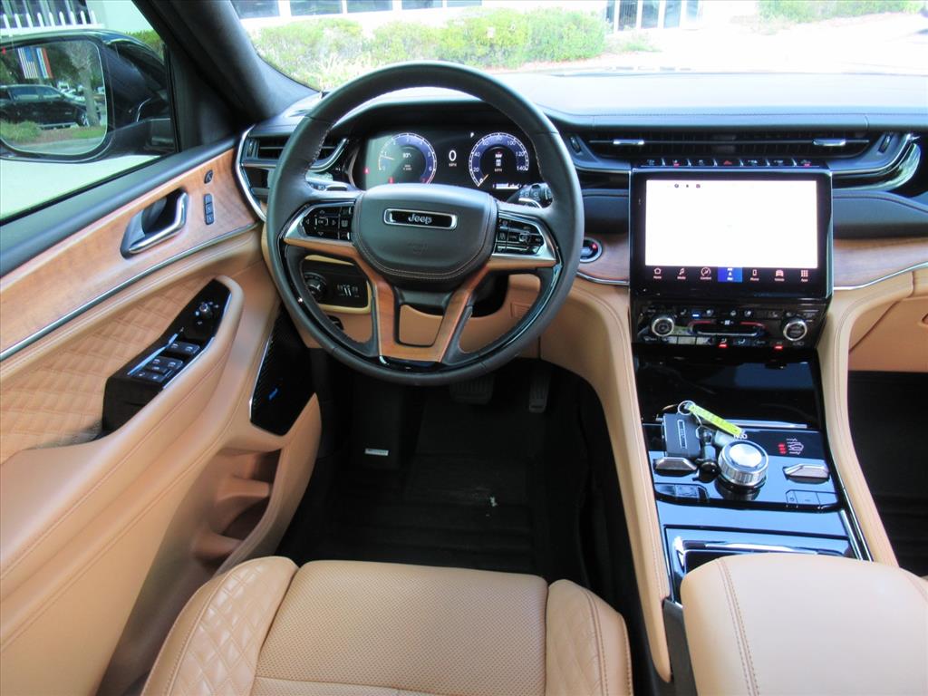 2025 Jeep Grand Cherokee L Summit photo 13