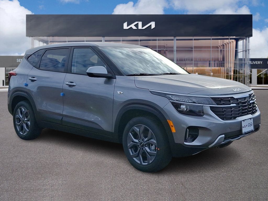 2026 Kia Seltos LX's photo