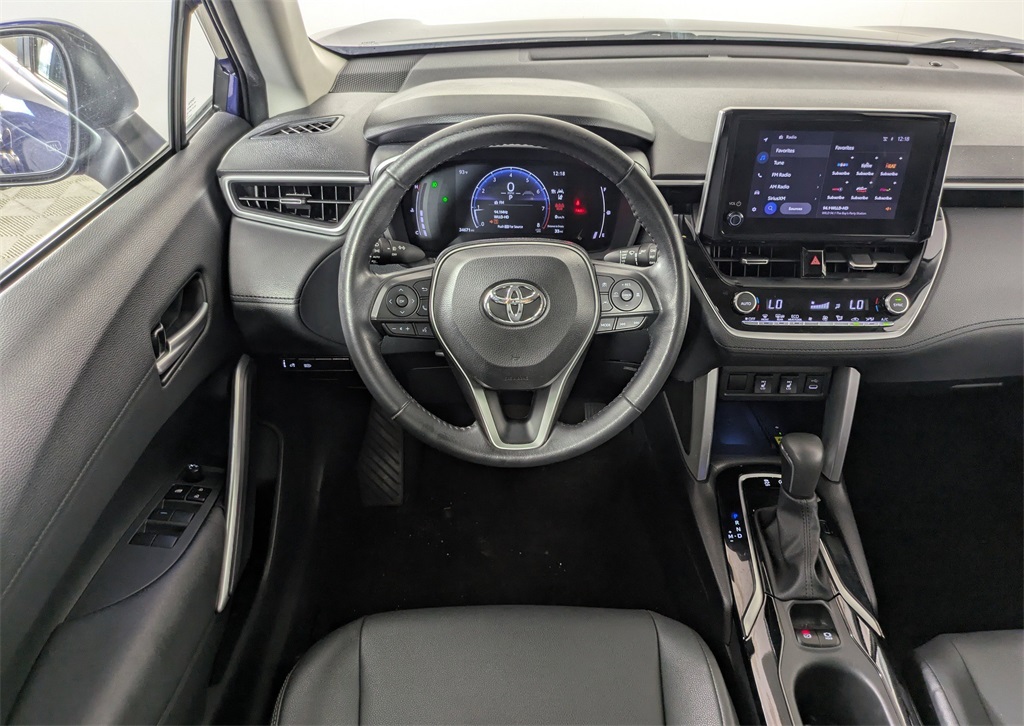 2023 Toyota Corolla Cross XLE photo 13