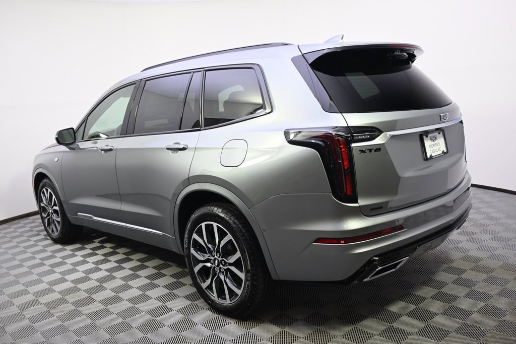 2025 Cadillac XT6 Sport photo 2