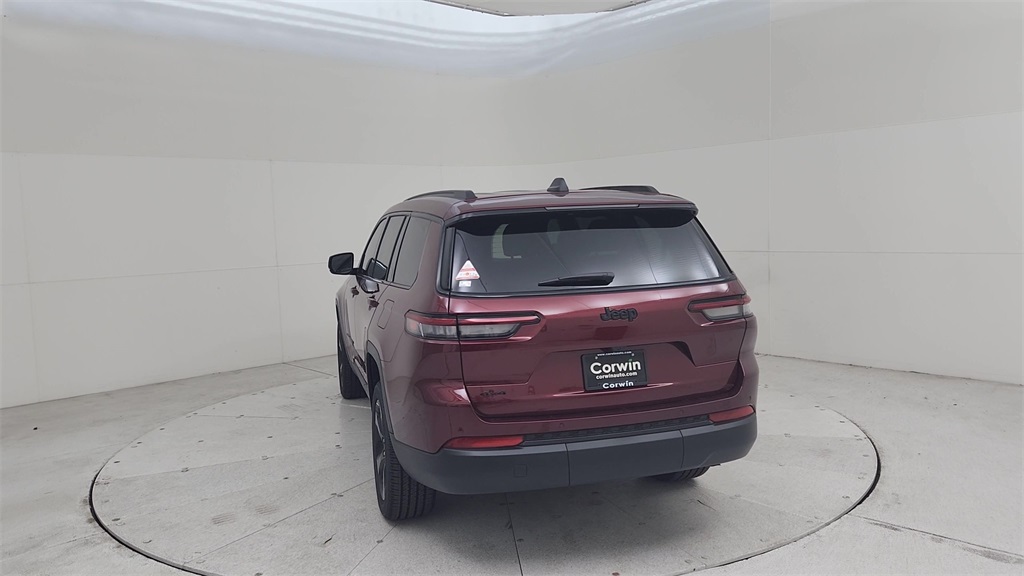 2025 Jeep Grand Cherokee Laredo Altitude X photo 12