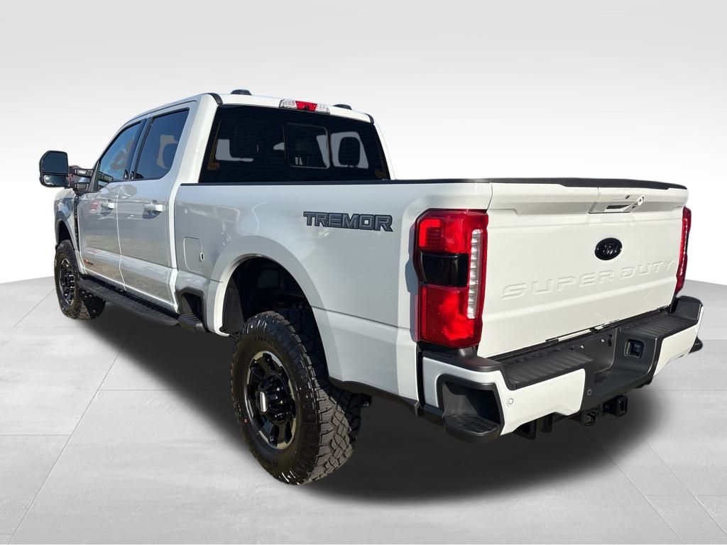 2025 Ford F-350 Lariat photo 3
