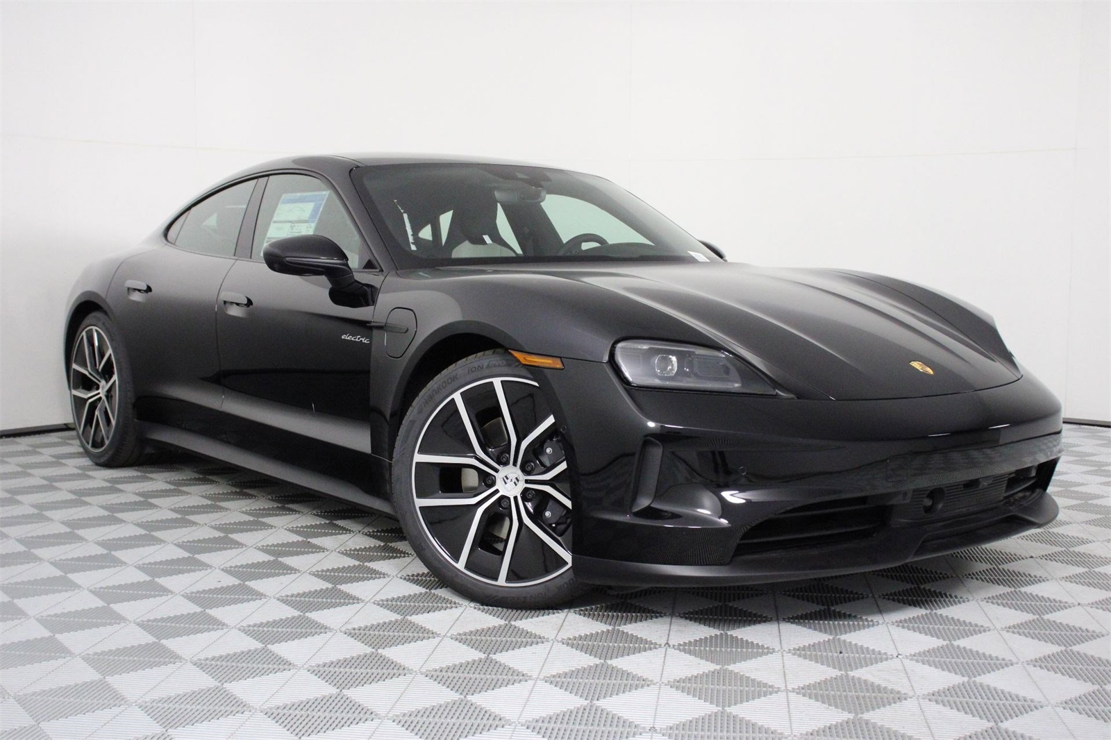 2025 Porsche Taycan photo 9