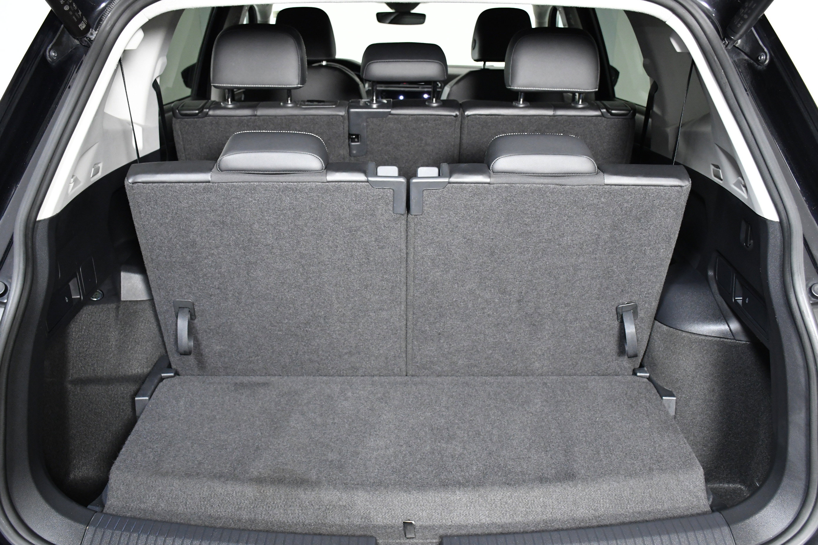 2024 Volkswagen Tiguan SE Wolfsburg Edition photo 30