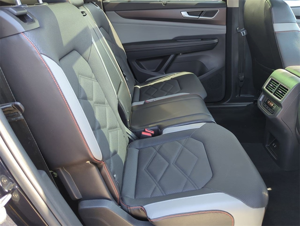 2024 Volkswagen Atlas Peak Edition SEL photo 21
