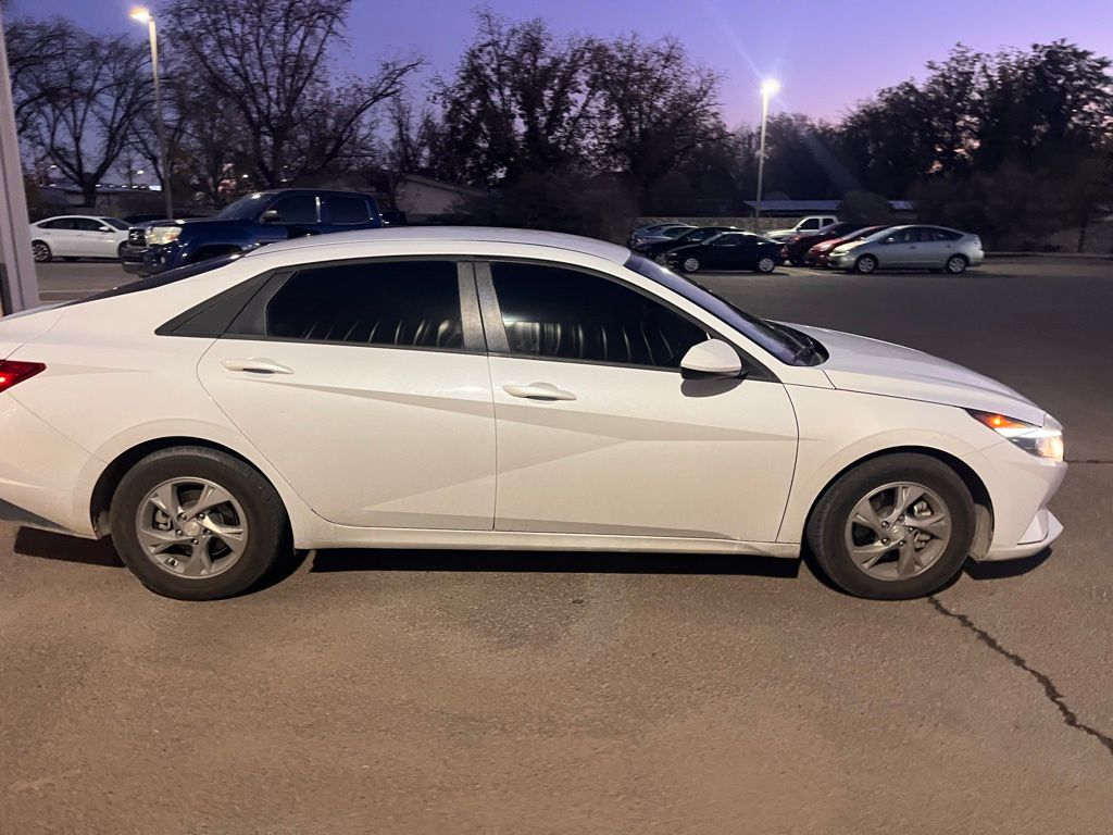 2021 Hyundai Elantra SE photo 2