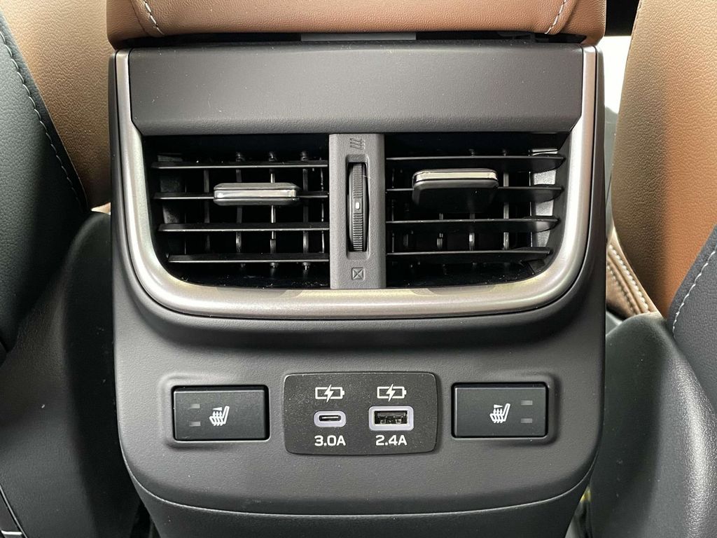 2025 Subaru Outback Touring XT photo 3