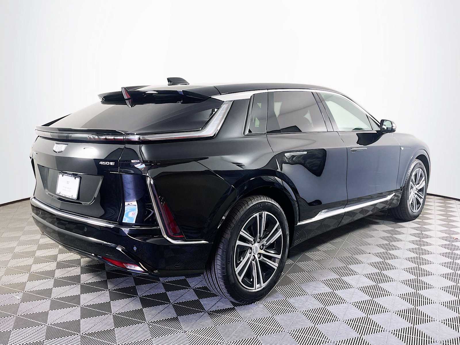 2026 Cadillac Lyriq Luxury photo 2