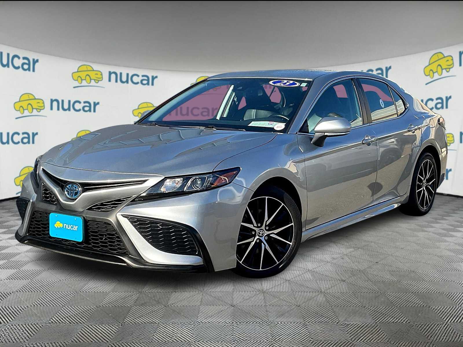 2023 Toyota Camry Hybrid SE photo 3