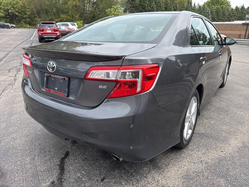 2014 Toyota Camry SE photo 3