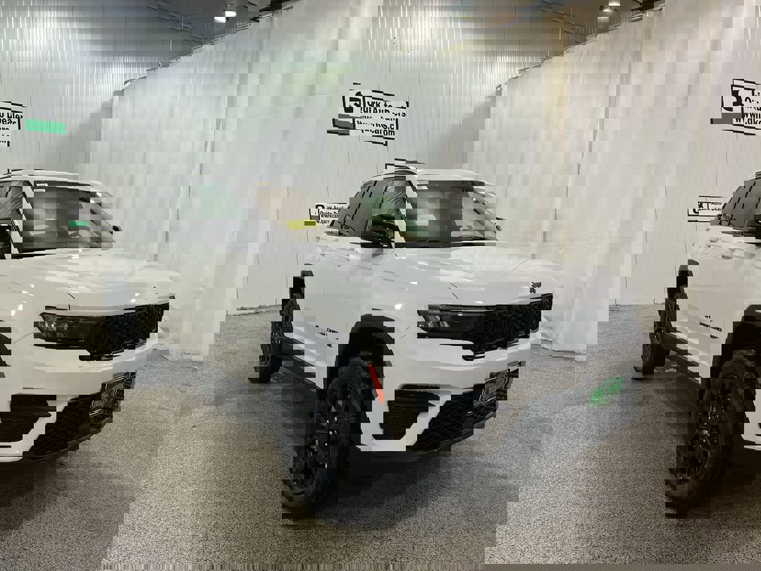 2025 Jeep Grand Cherokee Altitude's photo